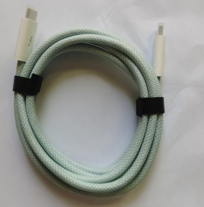 USB-C Cable 40Gbps 8K 240W 1.8m